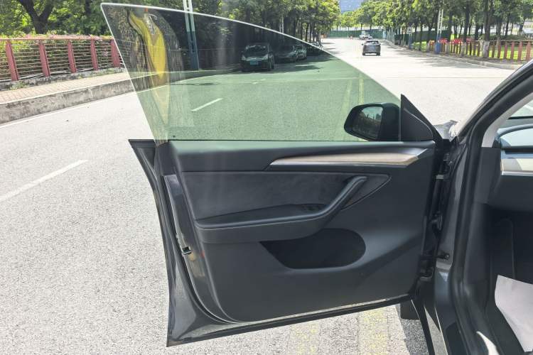 Used Tesla Model Y 2022 Rear-Wheel-Drive Version Interior 5
