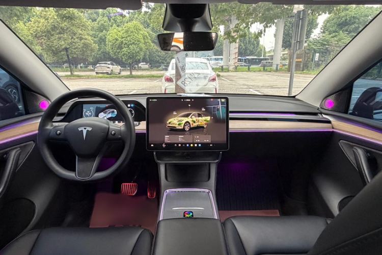 Used Tesla Model Y 2022 Long-Range All-Wheel-Drive Version Interior 5