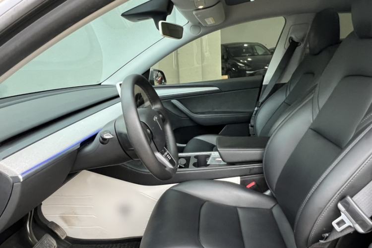Used Tesla Model Y 2022 Rear-Wheel-Drive Version Interior 6