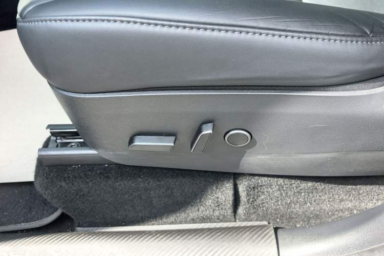 Used Tesla Model Y 2022 Rear-Wheel-Drive Version Interior 7