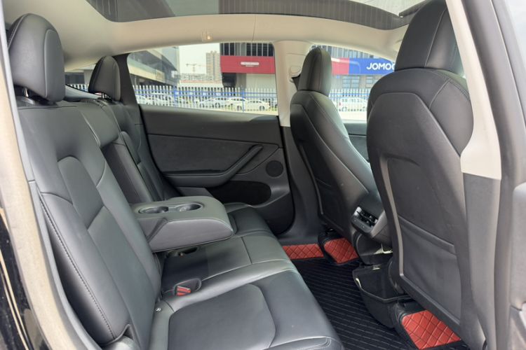 Used Tesla Model Y 2022 Long-Range All-Wheel-Drive Version Interior 7