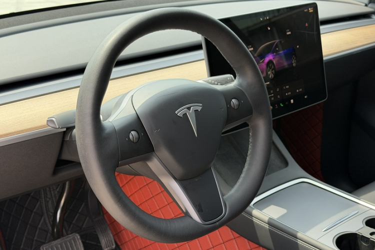 Used Tesla Model Y 2022 Long-Range All-Wheel-Drive Version Interior 8
