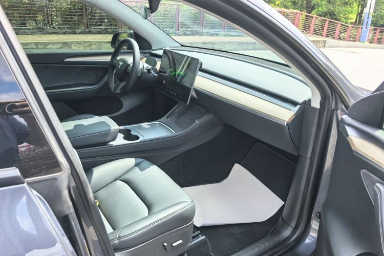 Used Tesla Model Y 2022 Rear-Wheel-Drive Version Interior 9