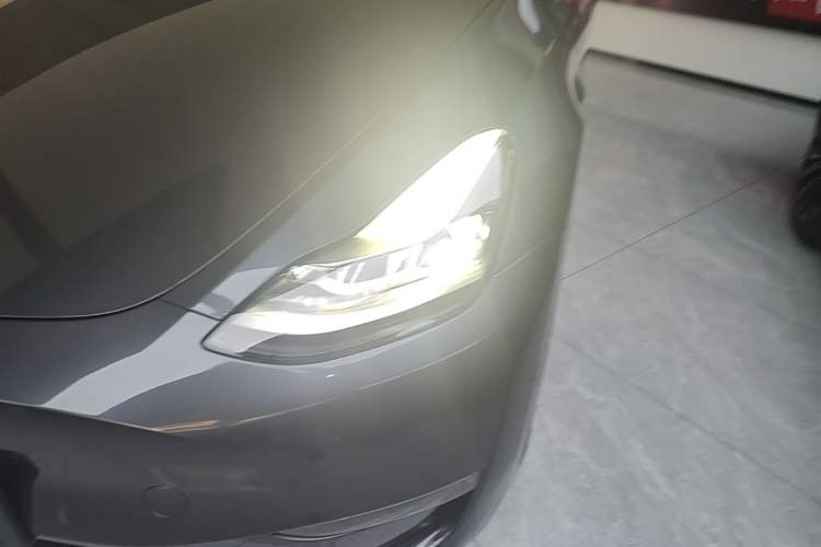 Used Tesla Model Y 2022 Long-Range All-Wheel-Drive Version Left Front Headlight