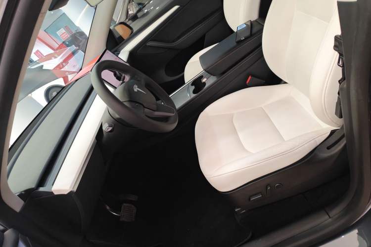 Used Tesla Model Y 2022 Rear-Wheel-Drive Version Left Front Seat