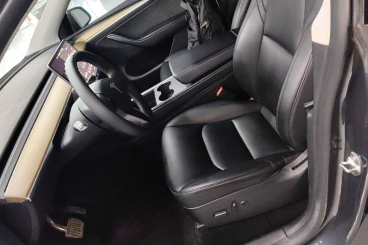 Used Tesla Model Y 2022 Rear-Wheel-Drive Version Left Front Seat