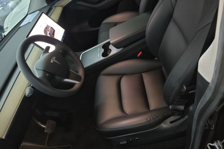 Used Tesla Model Y 2022 Rear-Wheel-Drive Version Left Front Seat