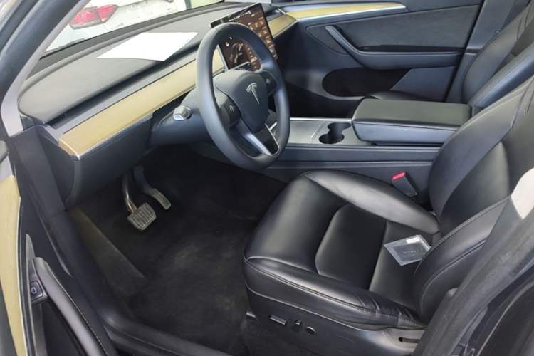 Used Tesla Model Y 2022 Rear-Wheel-Drive Version Left Front Seat