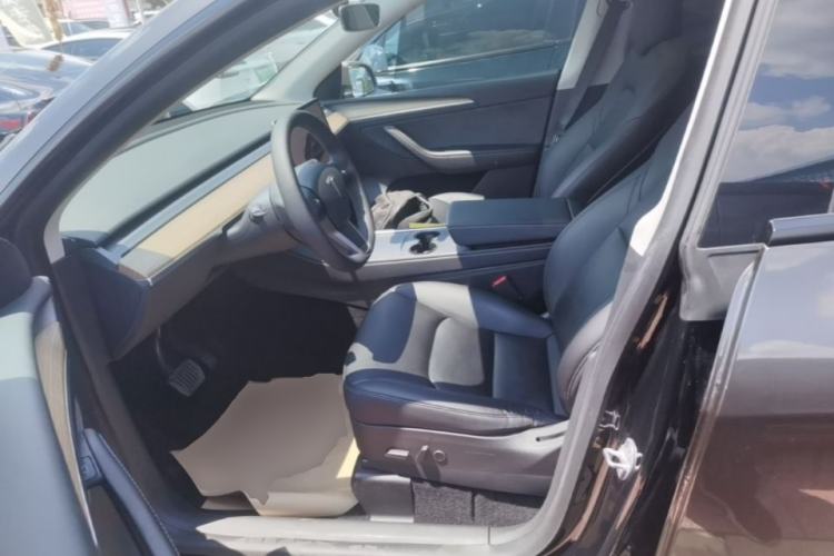 Used Tesla Model Y 2022 Rear-Wheel-Drive Version Left Front Seat