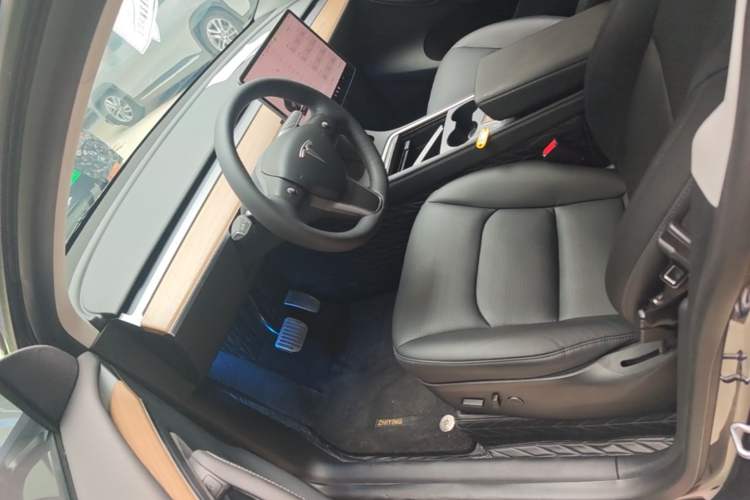 Used Tesla Model Y 2022 Rear-Wheel-Drive Version Left Front Seat