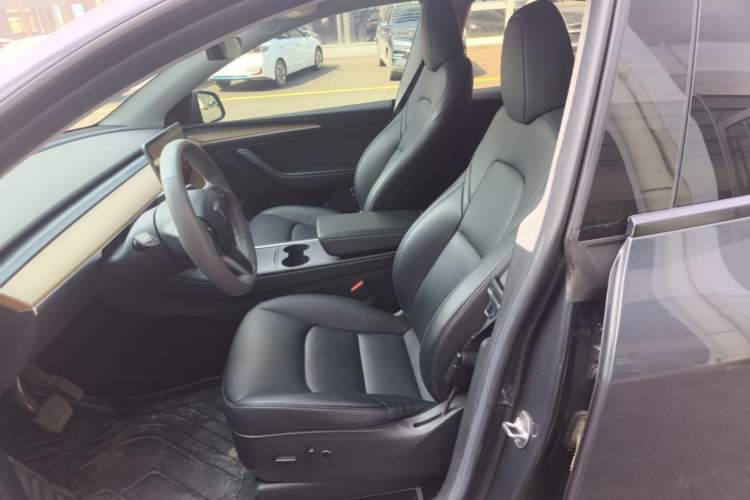 Used Tesla Model Y 2022 Rear-Wheel-Drive Version Left Front Seat
