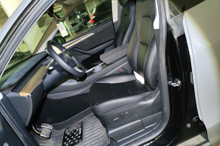 Used Tesla Model Y 2022 Rear-Wheel-Drive Version Left Front Seat