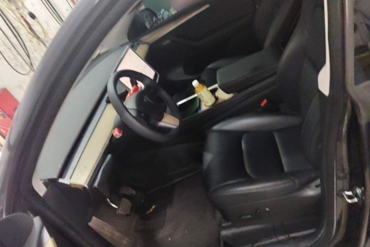 Used Tesla Model Y 2022 Rear-Wheel-Drive Version Left Front Seat
