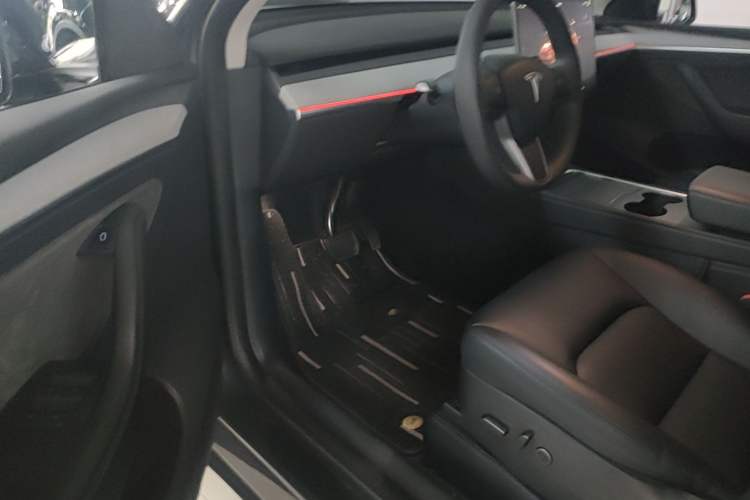 Used Tesla Model Y 2022 Rear-Wheel-Drive Version Left Front Seat