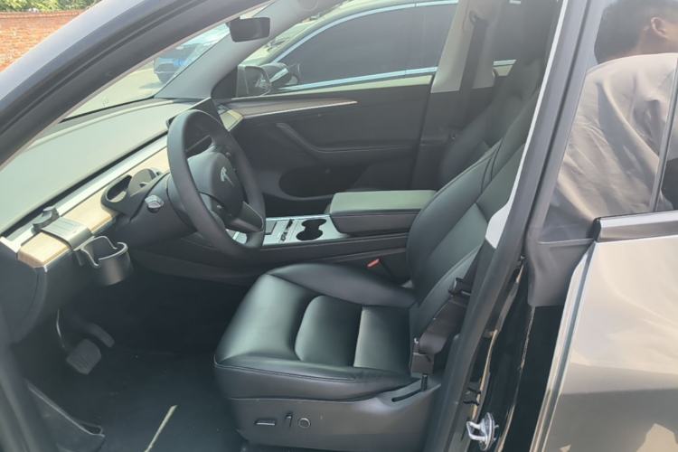 Used Tesla Model Y 2022 Long-Range All-Wheel-Drive Version Left Front Seat