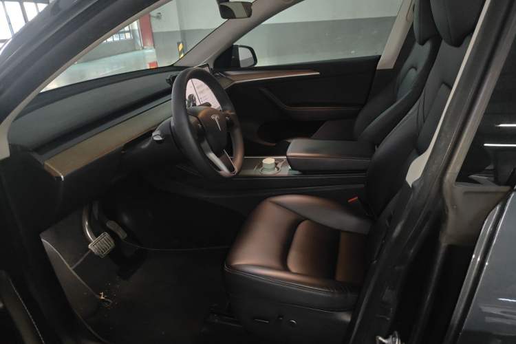 Used Tesla Model Y 2022 Rear-Wheel-Drive Version Left Front Seat