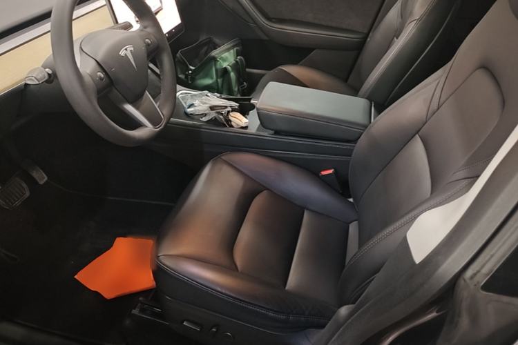 Used Tesla Model Y 2022 Long-Range All-Wheel-Drive Version Left Front Seat