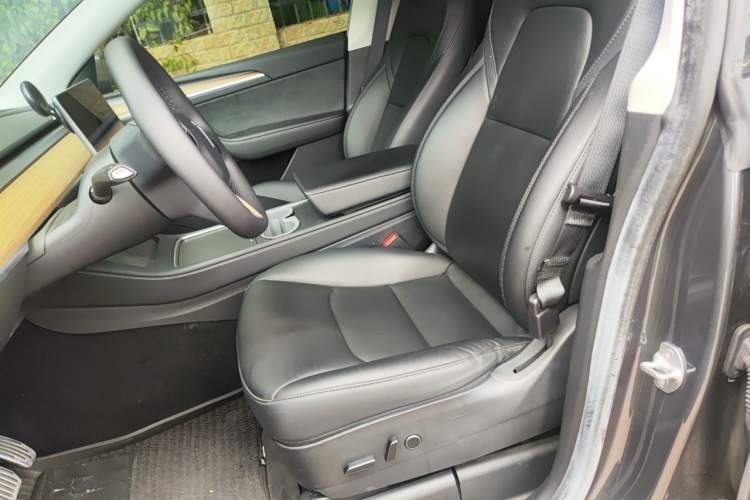 Used Tesla Model Y 2022 Rear-Wheel-Drive Version Left Front Seat