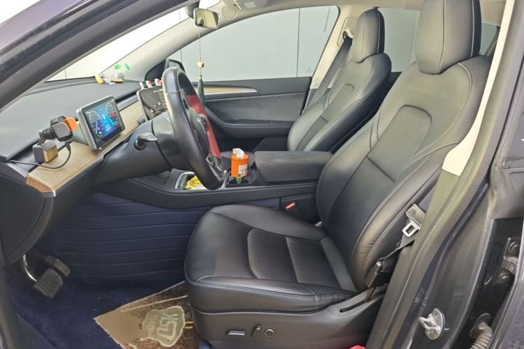 Used Tesla Model Y 2022 Rear-Wheel-Drive Version Left Front Seat
