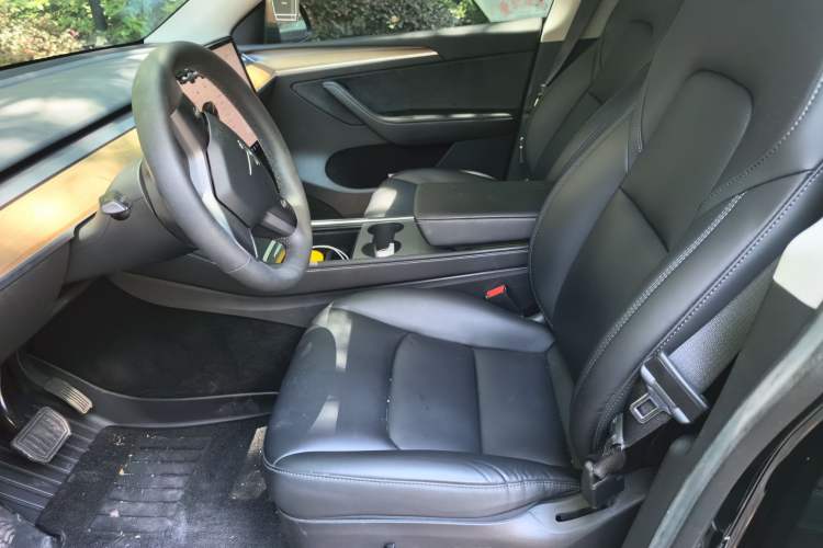 Used Tesla Model Y 2022 Rear-Wheel-Drive Version Left Front Seat