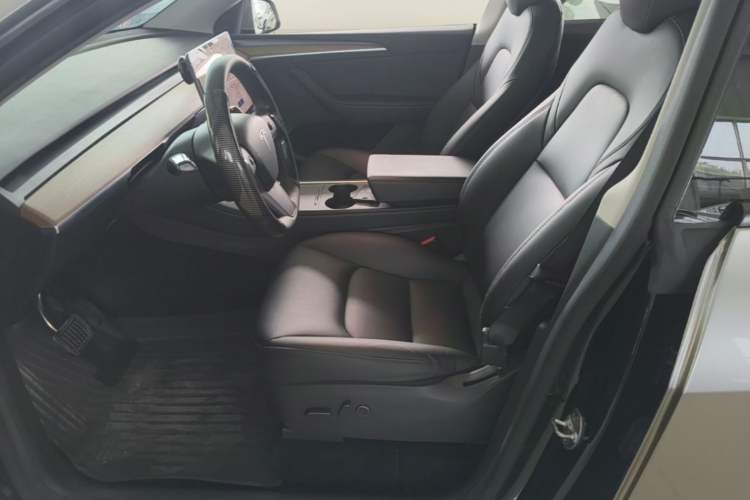 Used Tesla Model Y 2022 Rear-Wheel-Drive Version Left Front Seat