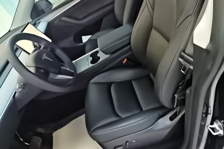Used Tesla Model Y 2022 Long-Range All-Wheel-Drive Version Left Front Seat