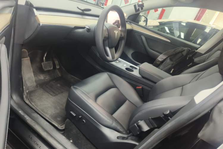 Used Tesla Model Y 2022 Long-Range All-Wheel-Drive Version Left Front Seat