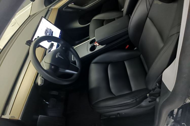 Used Tesla Model Y 2022 Rear-Wheel-Drive Version Left Front Seat