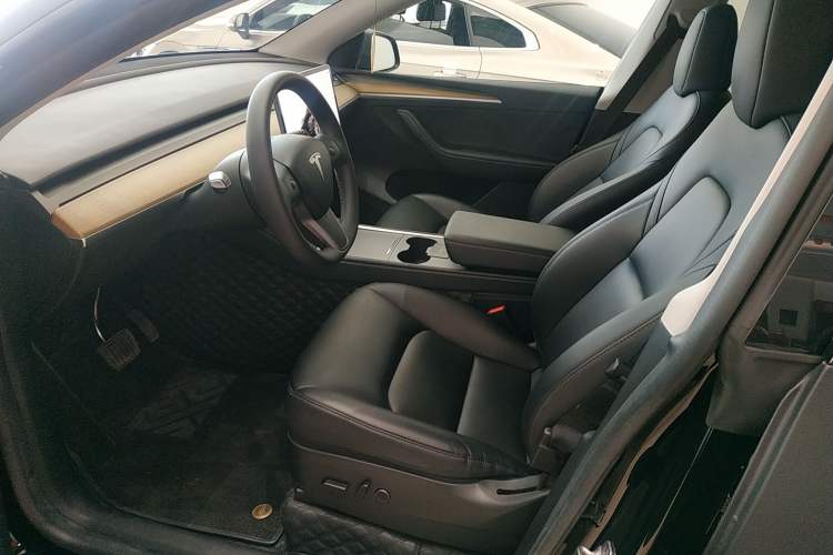 Used Tesla Model Y 2022 Rear-Wheel-Drive Version Left Front Seat