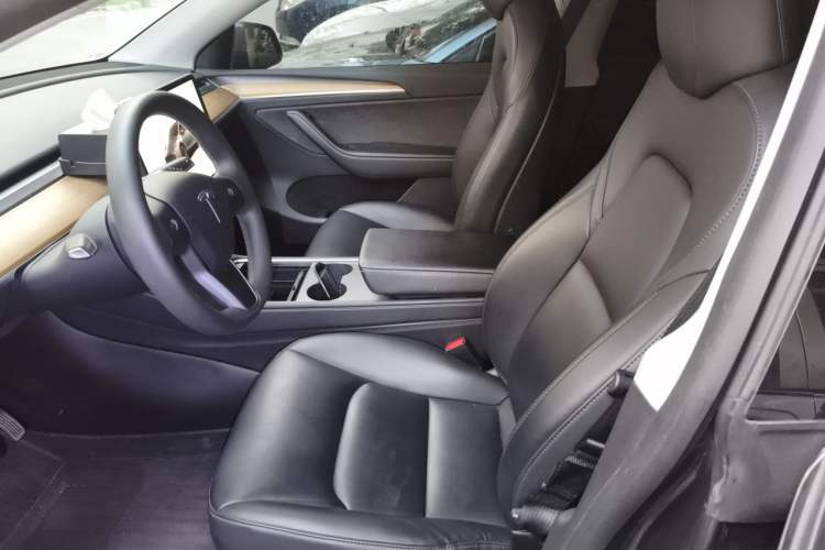 Used Tesla Model Y 2022 Rear-Wheel-Drive Version Left Front Seat