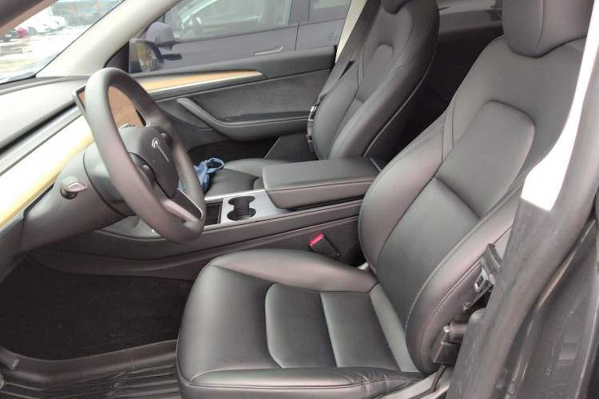 Used Tesla Model Y 2022 Rear-Wheel-Drive Version Left Front Seat