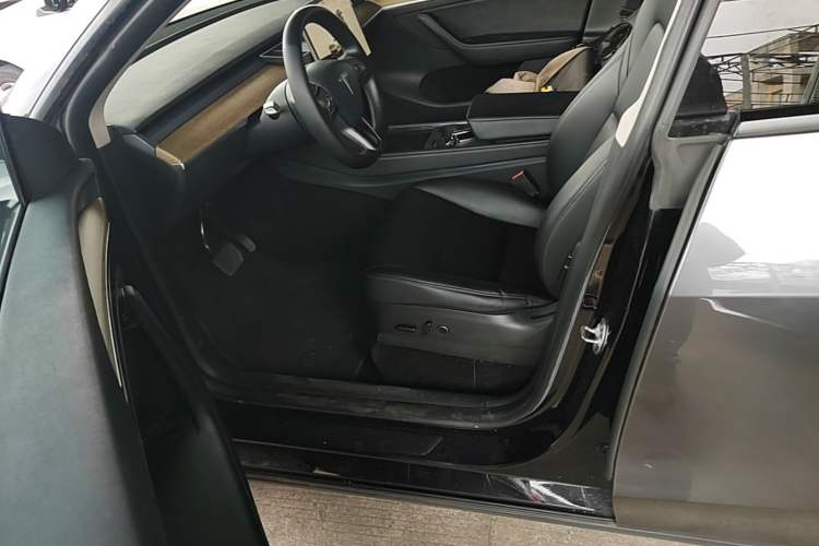 Used Tesla Model Y 2022 Rear-Wheel-Drive Version Left Front Seat