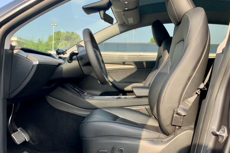 Used Tesla Model Y 2022 Rear-Wheel-Drive Version Left Front Seat
