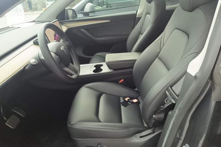 Used Tesla Model Y 2022 Rear-Wheel-Drive Version Left Front Seat