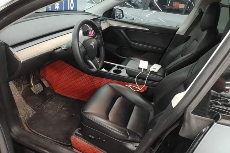 Used Tesla Model Y 2022 Long-Range All-Wheel-Drive Version Left Front Seat