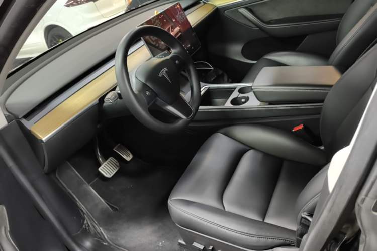 Used Tesla Model Y 2022 Rear-Wheel-Drive Version Left Front Seat