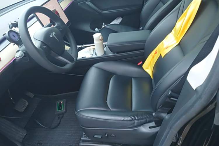 Used Tesla Model Y 2022 Rear-Wheel-Drive Version Left Front Seat