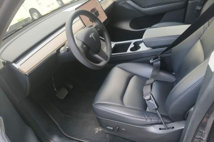 Used Tesla Model Y 2022 Rear-Wheel-Drive Version Left Front Seat