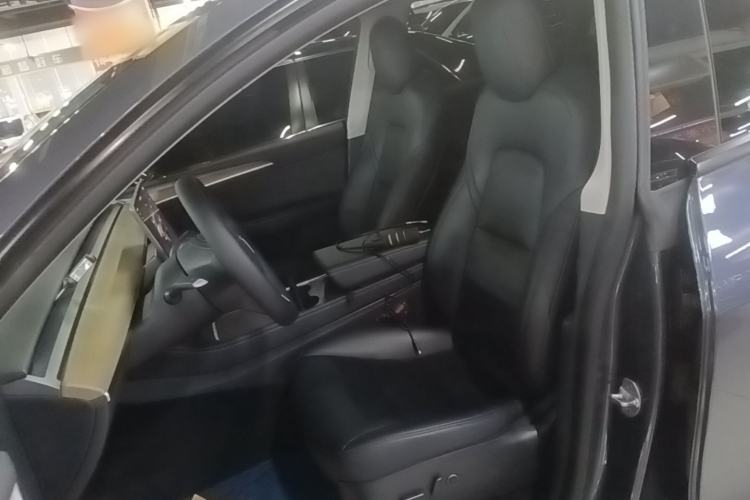 Used Tesla Model Y 2022 Long-Range All-Wheel-Drive Version Left Front Seat