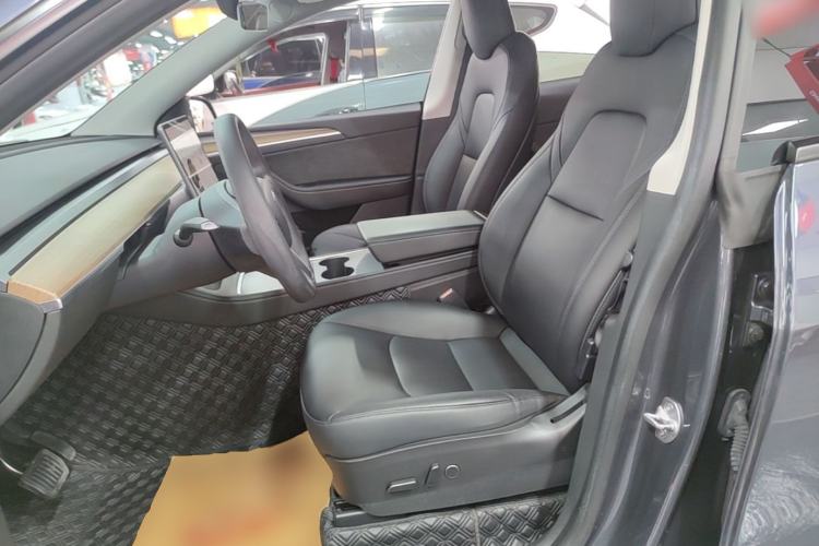 Used Tesla Model Y 2022 Rear-Wheel-Drive Version Left Front Seat