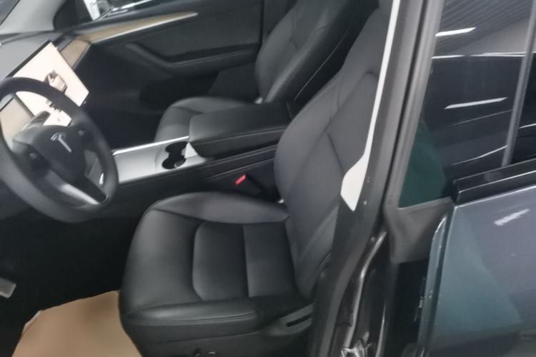 Used Tesla Model Y 2022 Long-Range All-Wheel-Drive Version Left Front Seat
