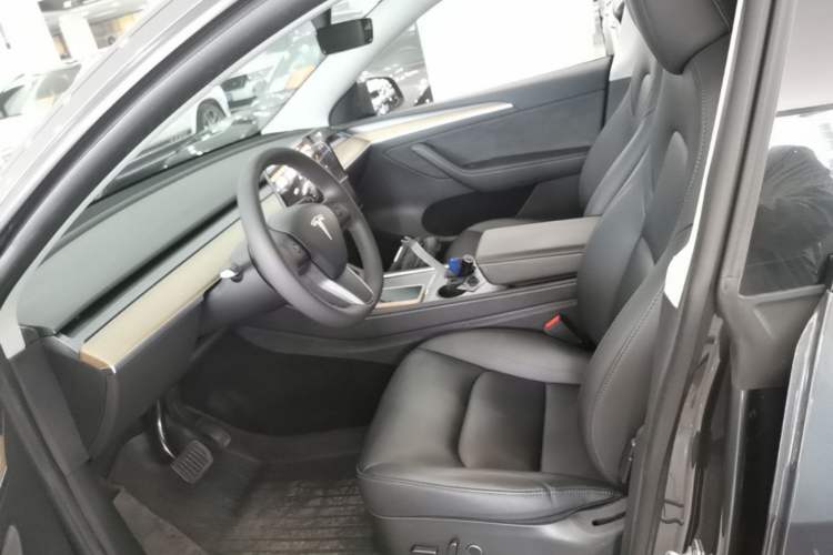 Used Tesla Model Y 2022 Rear-Wheel-Drive Version Left Front Seat