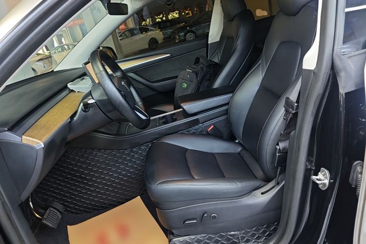Used Tesla Model Y 2022 Rear-Wheel-Drive Version Left Front Seat