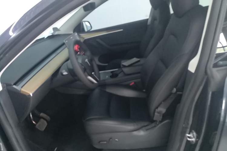 Used Tesla Model Y 2022 Rear-Wheel-Drive Version Left Front Seat