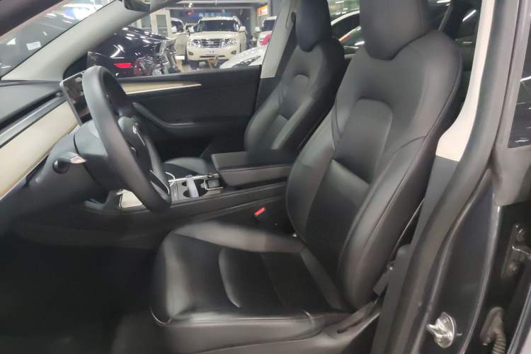 Used Tesla Model Y 2022 Long-Range All-Wheel-Drive Version Left Front Seat