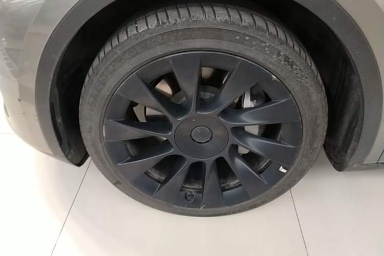 Used Tesla Model Y 2022 Rear-Wheel-Drive Version Left Front Wheel Hub