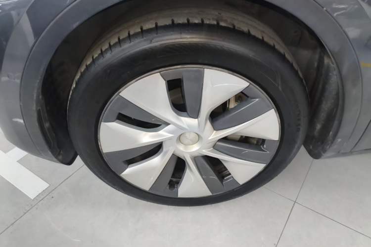 Used Tesla Model Y 2022 Revised Version Rear-Wheel Drive Left Front Wheel Hub