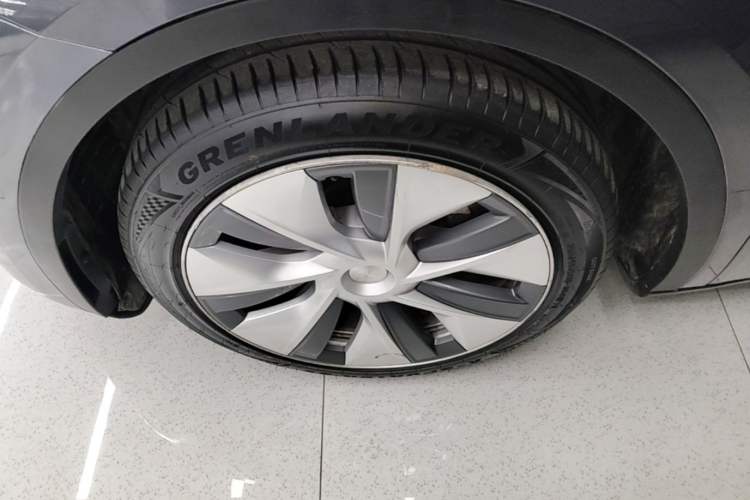 Used Tesla Model Y 2022 Rear-Wheel-Drive Version Left Front Wheel Hub