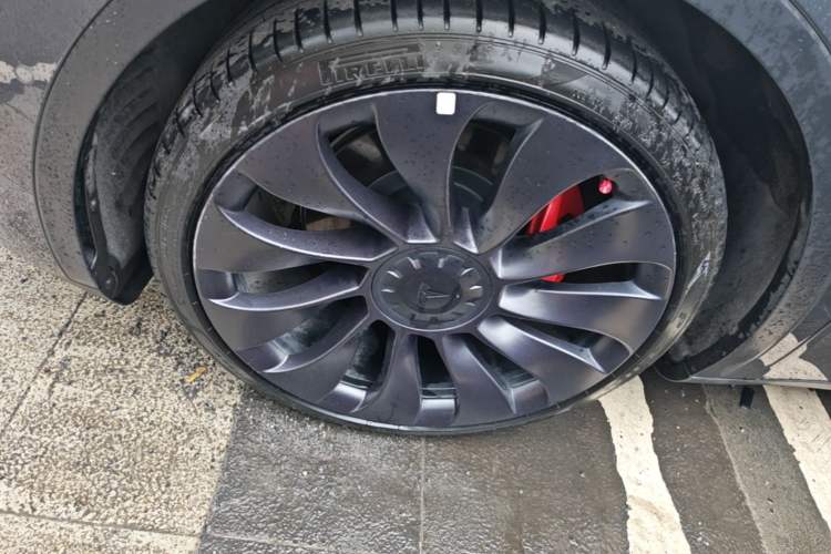 Used Tesla Model Y 2022 Performance High-Performance All-Wheel-Drive Version Left Front Wheel Hub