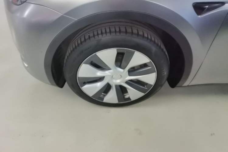 Used Tesla Model Y 2022 Revised Version Rear-Wheel Drive Left Front Wheel Hub